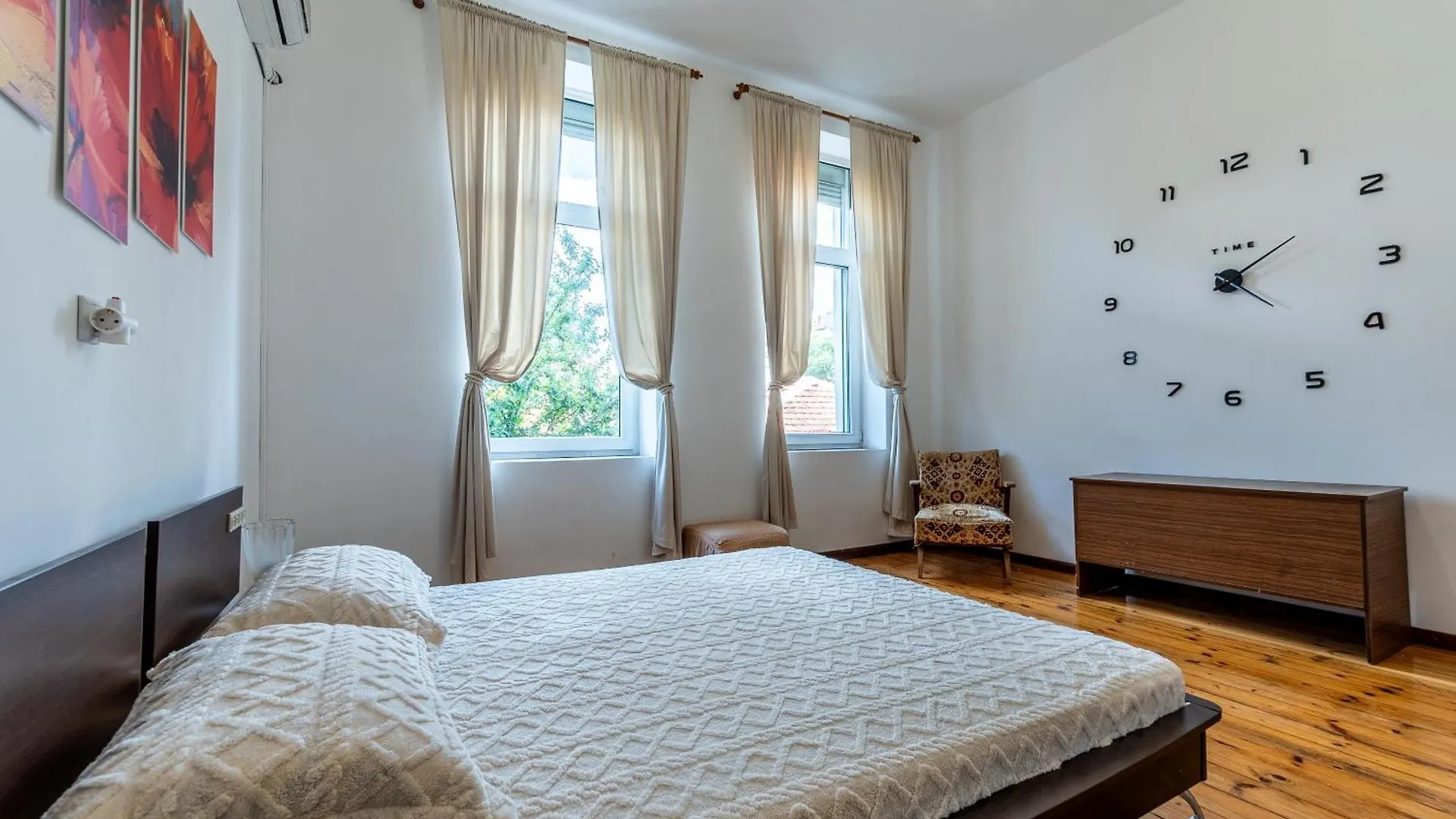 Central Heritage 3-Br Apartment ソフィア