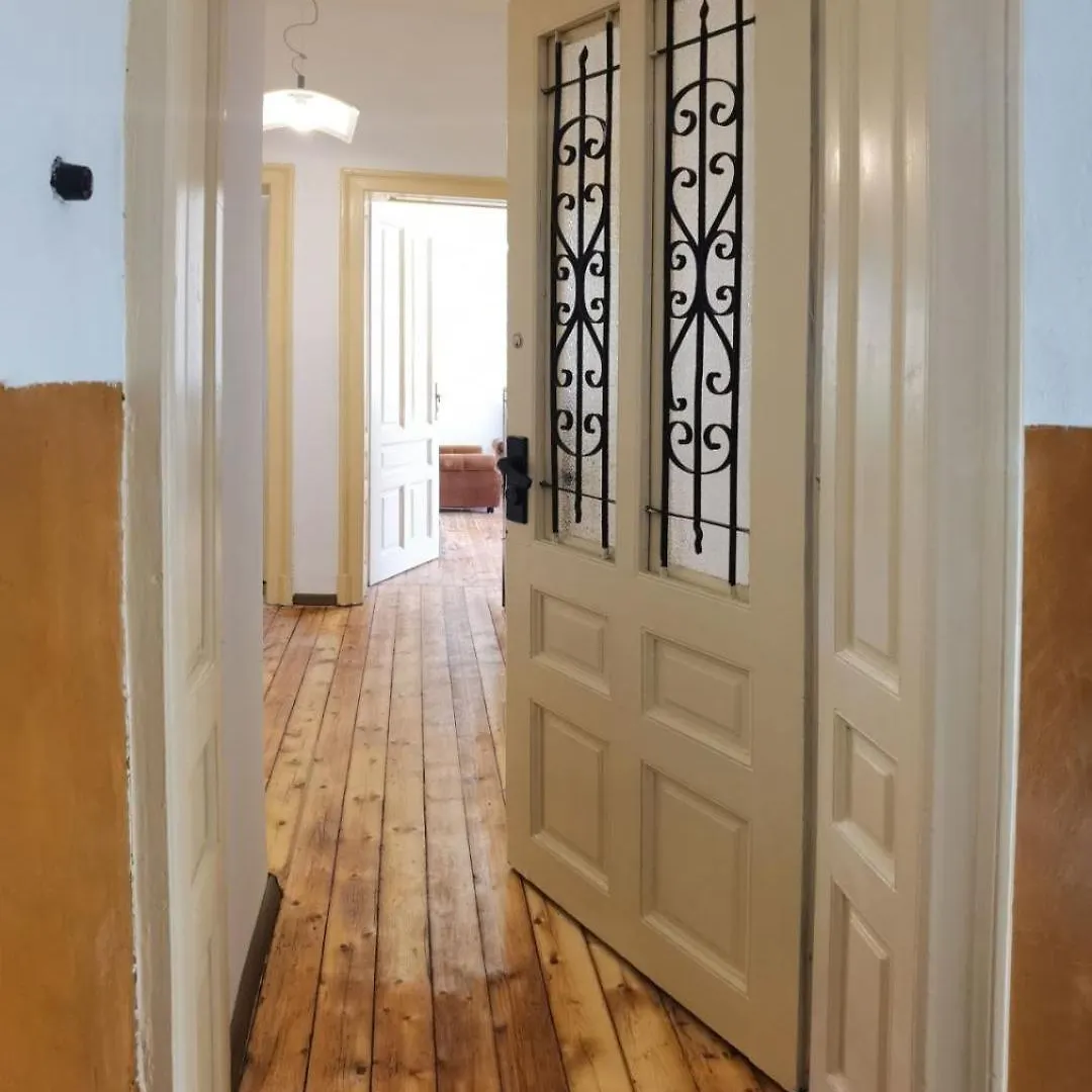 Central Heritage 3-Br Apartment ソフィア